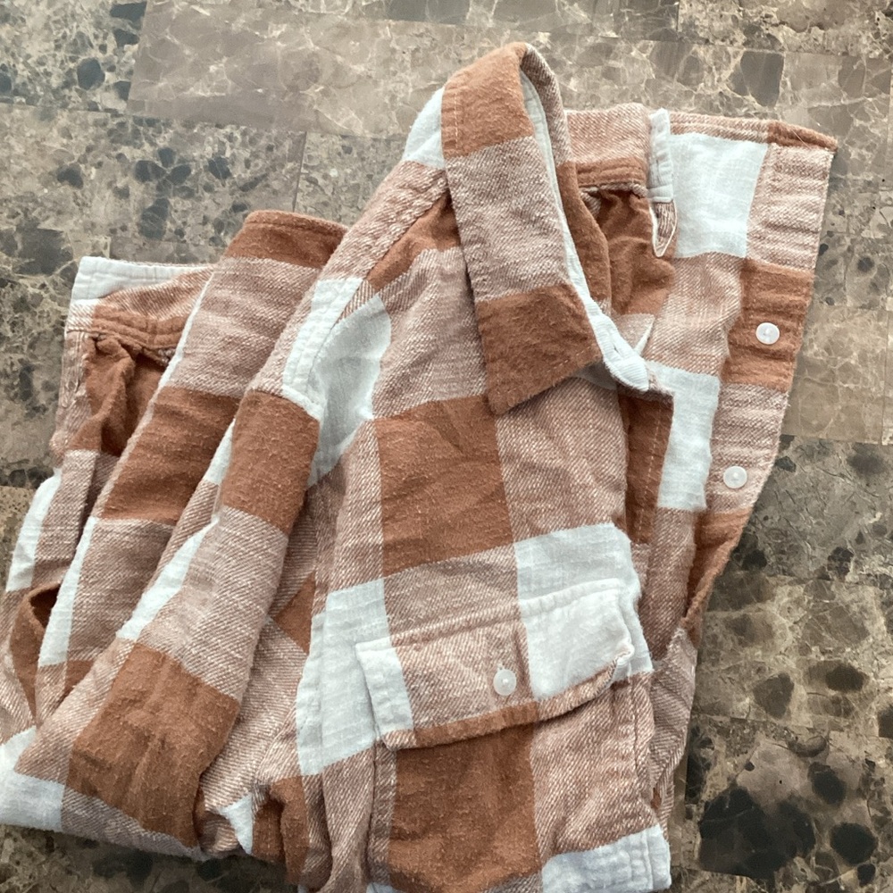 American Eagle Outfitters Tan and White Checkered Shirt